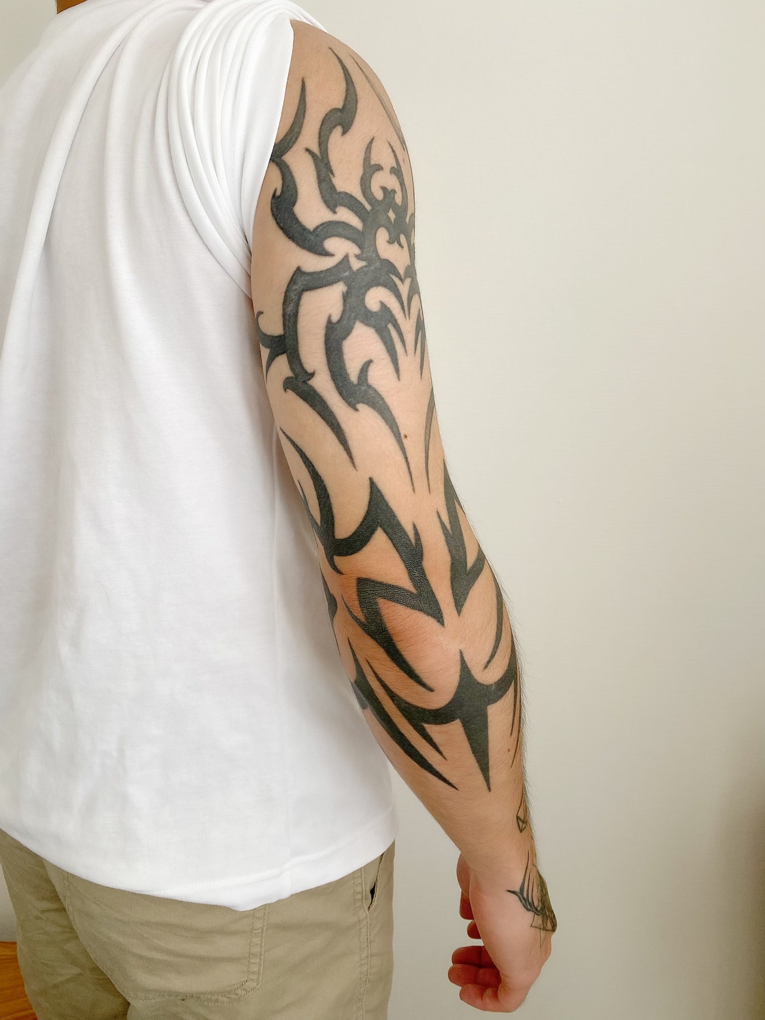 ナカモトダイスケ タトゥーの柄が変わるまで こうやって見ると彫り師ってすごいな 年末くらいにこの動画出します 興味ある方は前編をご覧下さい Tattoo 30代男性 入れすぎた タトゥー をどうにかする決意をしました T Co Qiwlyvungu