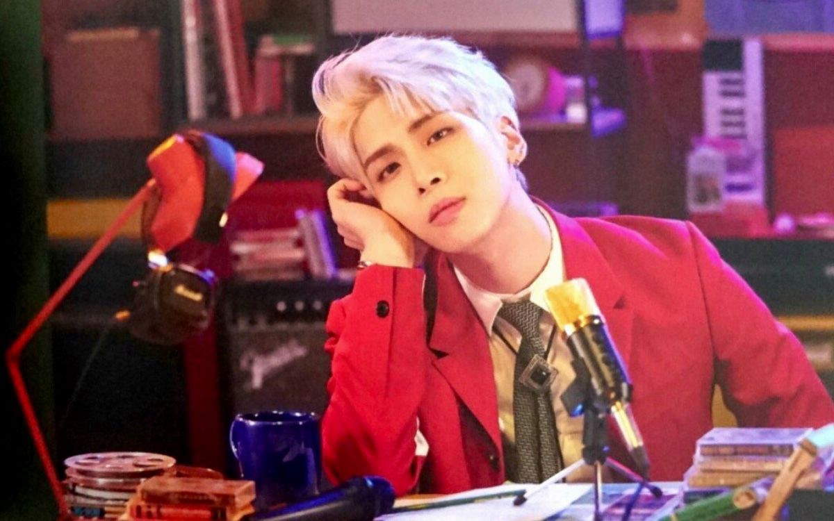 marivezentainer's tweet photo. #JonghyunWeLoveYou 
#Jonghyun
@SHINee
Então você está feliz agora?
Finalmente feliz agora, não é?... 🎵
Obrigado por me fazer sorrir, obrigado por cada música linda, eu sempre lembrarei do seu sorriso e alegria 
Minha estrelinha ⭐, meu bias ❤🙏 https://t.co/YL4qycNnKP
