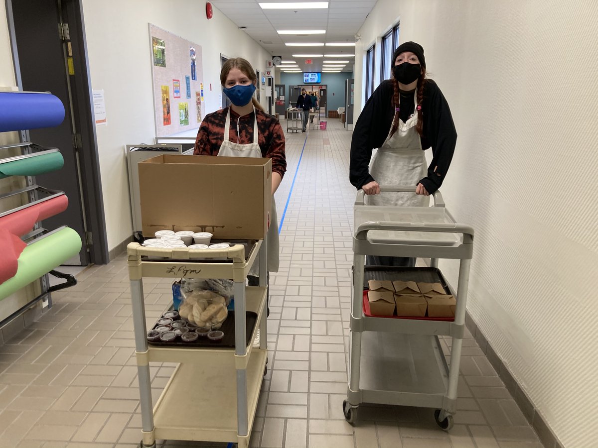 Today our amazing cafeteria crew fed our entire school a free turkey lunch-individually packaged and delivered to classrooms. Not an easy feat with covid restrictions, but they did it! #SESSProud #SD53 <a href="/TomEccleston/">Tom Eccleston</a>