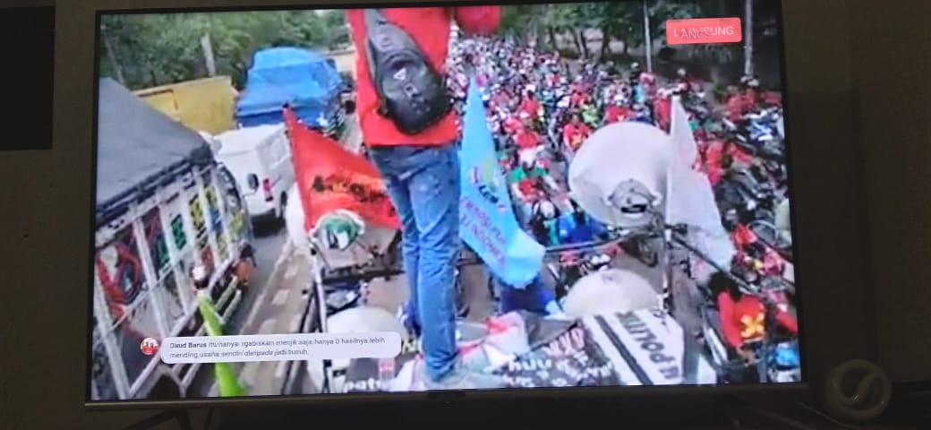 EeFspmi's tweet photo. #Batalkanomnibuslaw 
#BatalkanUUCiptaKerja https://t.co/qPYVViFVbe