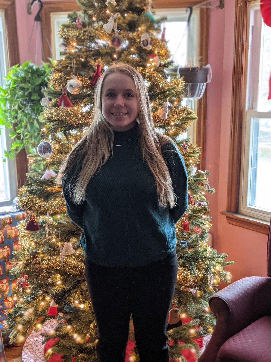 Radicalrabbits1's tweet photo. My girl is just finished her last college final 👏👏🎉🎄.  Let the holidays start now. https://t.co/EyuPMi1ARO