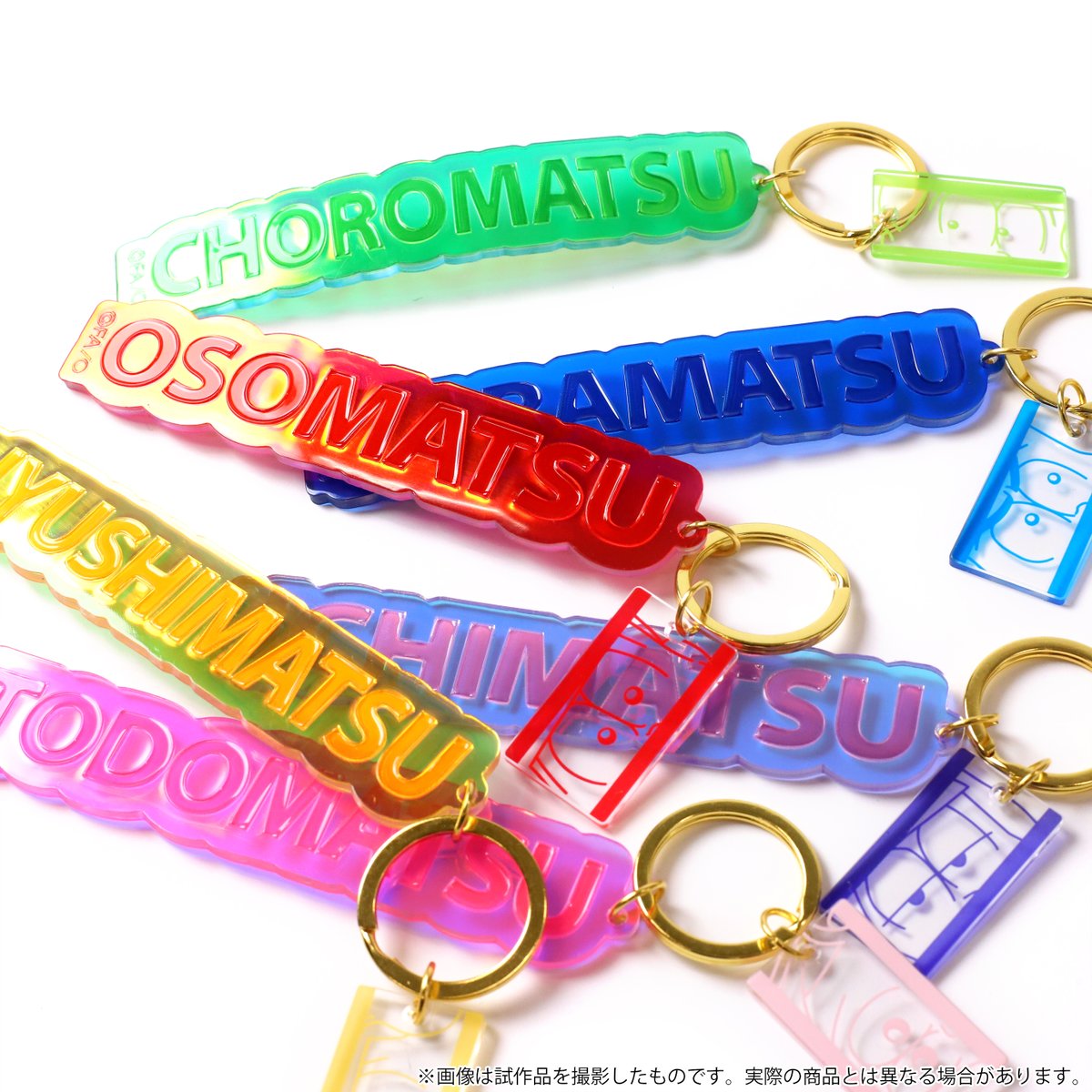 movic_pr's tweet photo. 【おそ松さん】
オーロラ素材のきらめき＆透け感とやわらかさが可愛いクリアタグキーホルダー！
サンプルを撮影しました📷

光の当たる角度によってギラッと光ったりキラッと透けたり
様々な表情を楽しめるリフレクターキーホルダーです！

▼詳細はこちら
https://t.co/9lqHTvvroy

#おそ松さん https://t.co/ikV5ucAwum