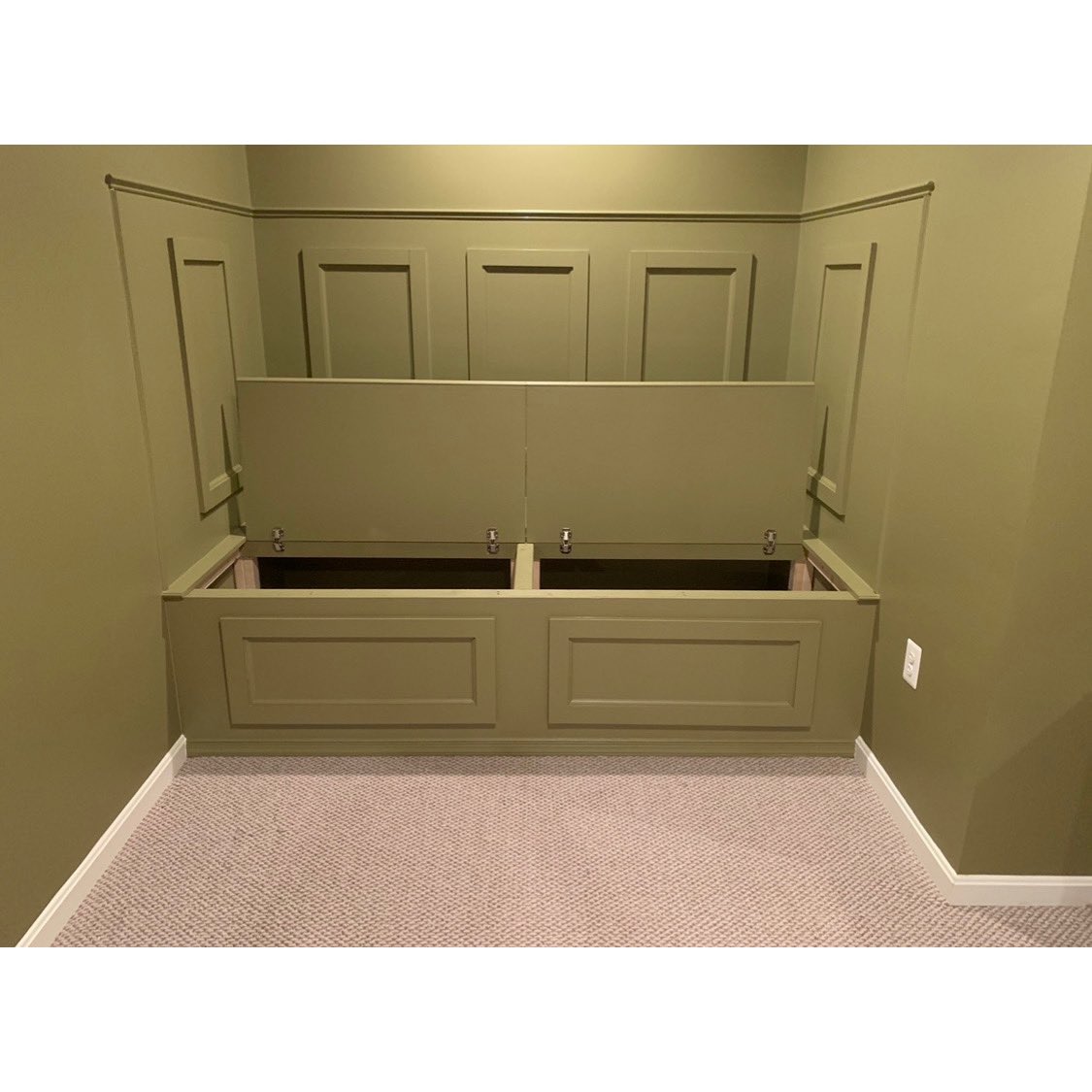 marycarpentry's tweet photo. Reading nook built in #GreenCabinet #MarylandCarpentry #TeamMarylandCarpentry 🧑🏾‍🎨✨ https://t.co/da29pvH3PP