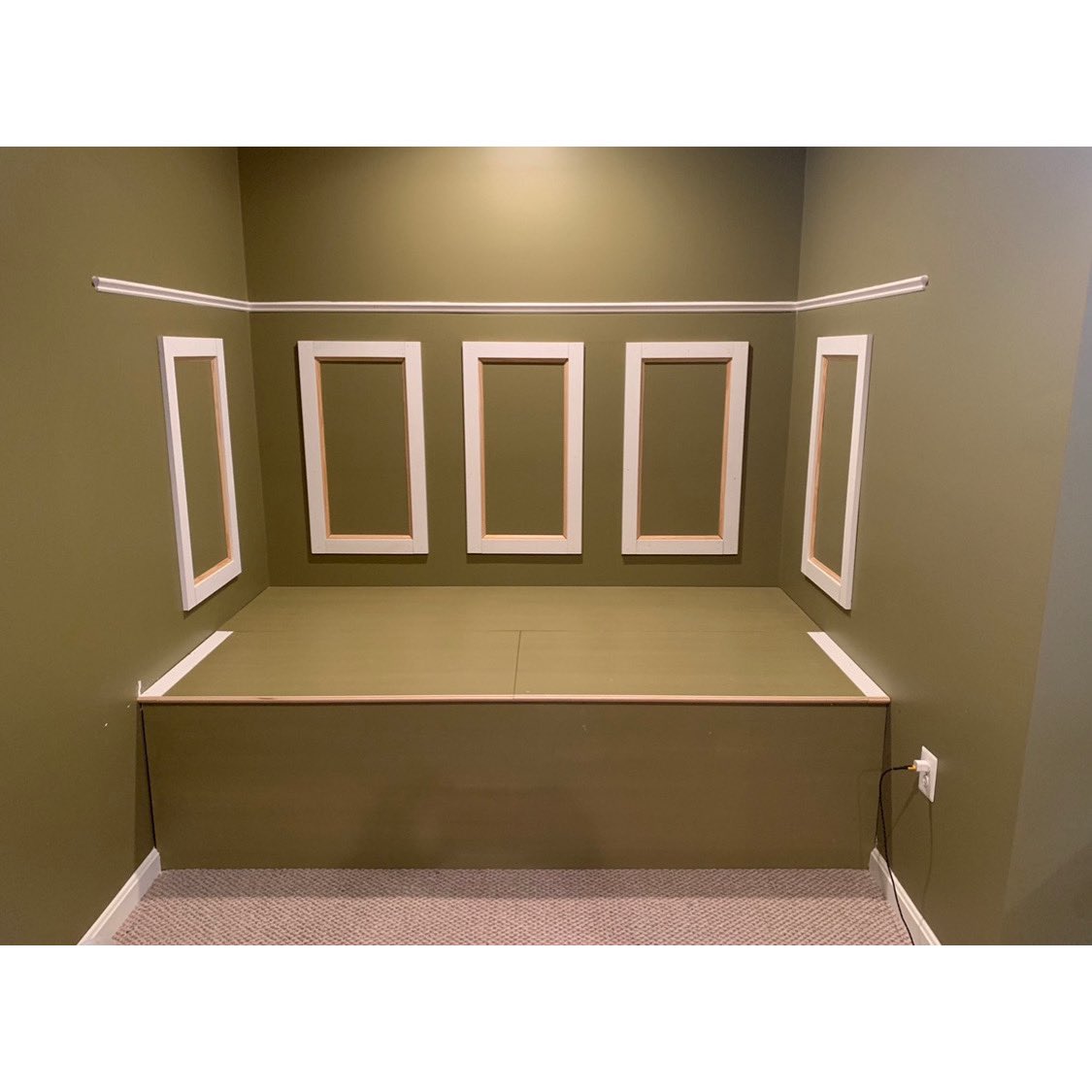 marycarpentry's tweet photo. Reading nook built in #GreenCabinet #MarylandCarpentry #TeamMarylandCarpentry 🧑🏾‍🎨✨ https://t.co/da29pvH3PP