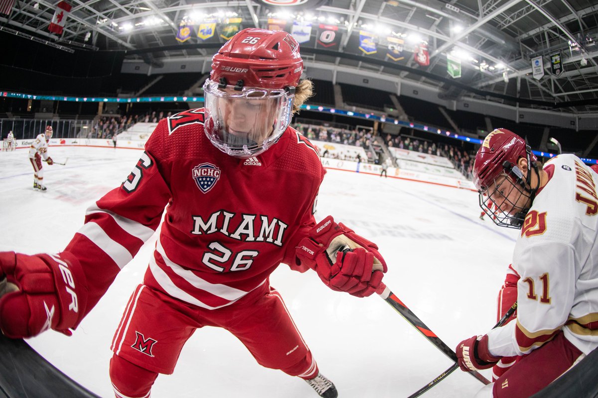 Hockey hugs 🤗 | 👋 <a href="/mattyice2197/">Matt Barry</a> 

📸: <a href="/coolmancreative/">Mark Kuhlmann</a> 

#NCHCPod x #RiseUpRedHawks