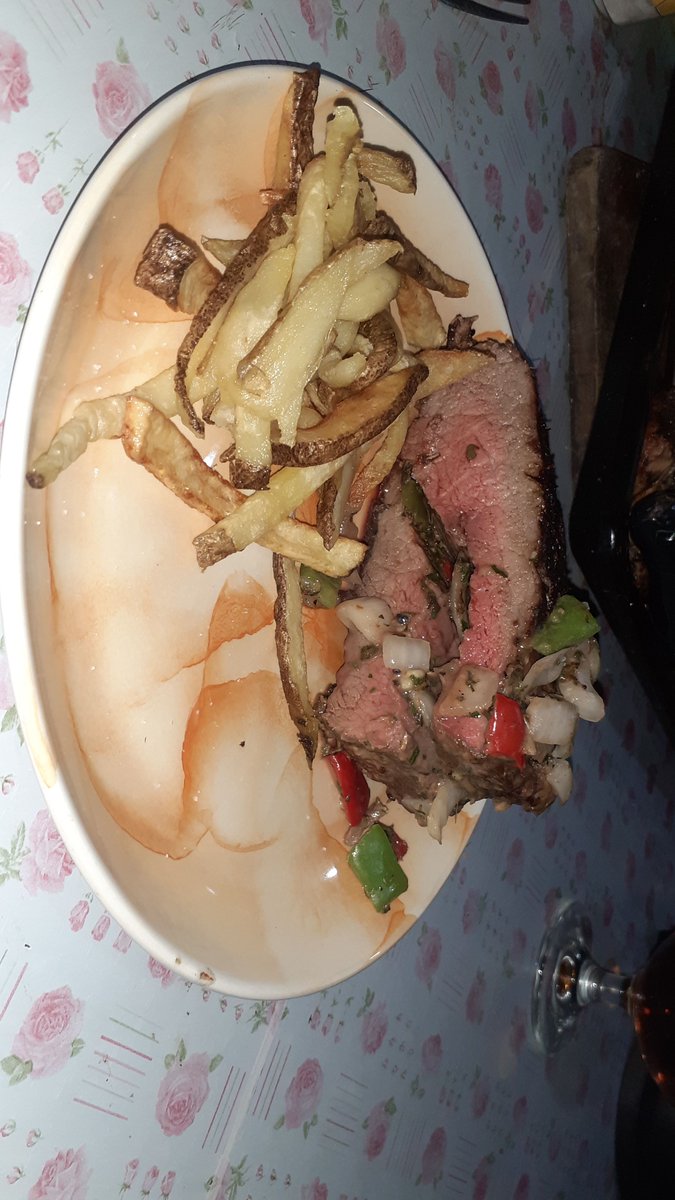 OmiiKCSW's tweet photo. Chetita esa carne a la parri 😘 https://t.co/OeOlMPJXsW