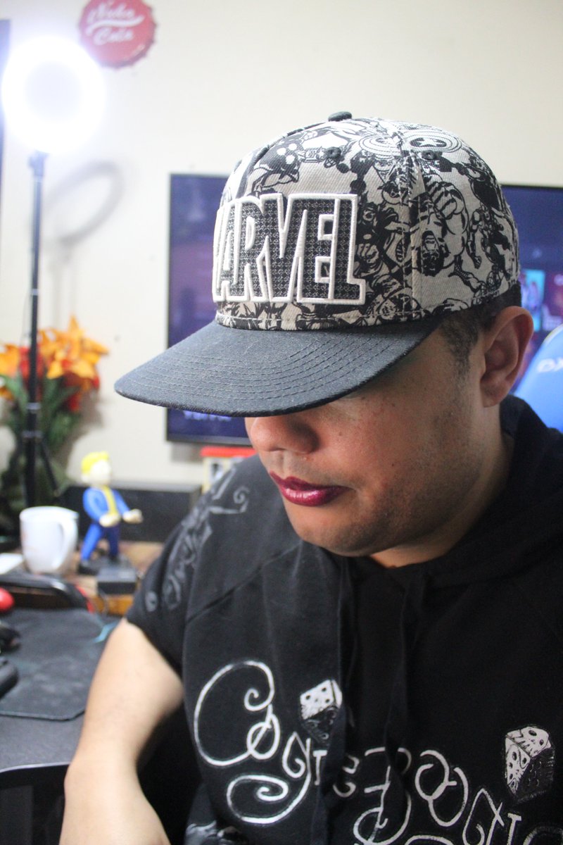 Riot_Stream's tweet photo. Great stream tonight. As promised, two tip goals for christmas were made and @TheQueenRinLea made me sexy af. My stream had a good ass time. #guysinmakeup #colors #makeup https://t.co/616UGQN7tc