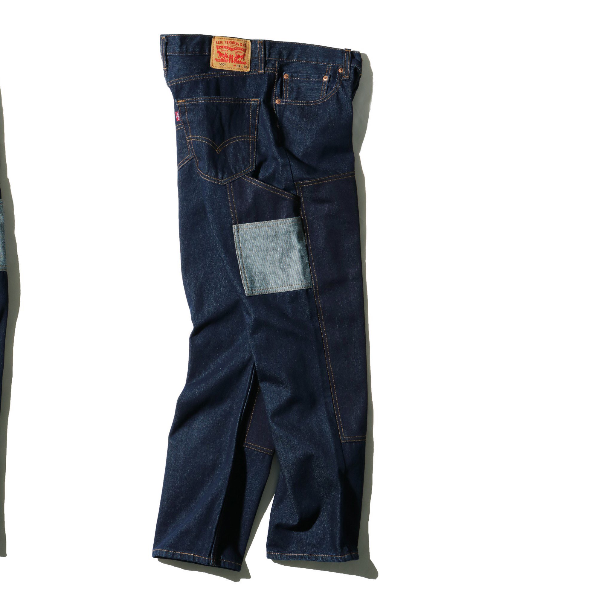 Levi S Japan リーバイス ストア 福岡天神リニューアルオープン1周年記念 ワークウエアのルーツをもつ Levisが 古着市場でも人気の高い550 をベースに ダブルニー カーペンターのワークディティールを加えたスペシャルカスタマイズモデル 発売日 12