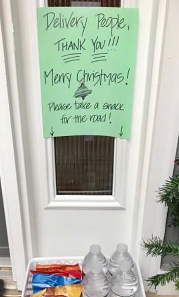 RochesterKey's tweet image. Today’s Kindness Challenge was to do something to thank the delivery workers who are working so hard at this time to bring all the packages! This member left snacks and drinks for the delivery workers💙