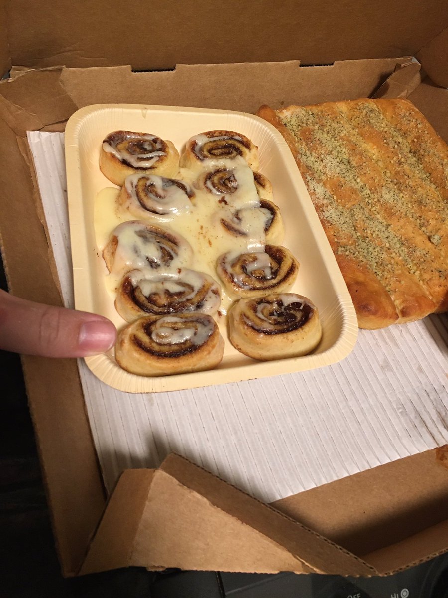 AdamBanwarth's tweet photo. Saddest look cinnamon rolls ever. Extreme disappointment for all... @pizzahut https://t.co/75PjXhpDJF