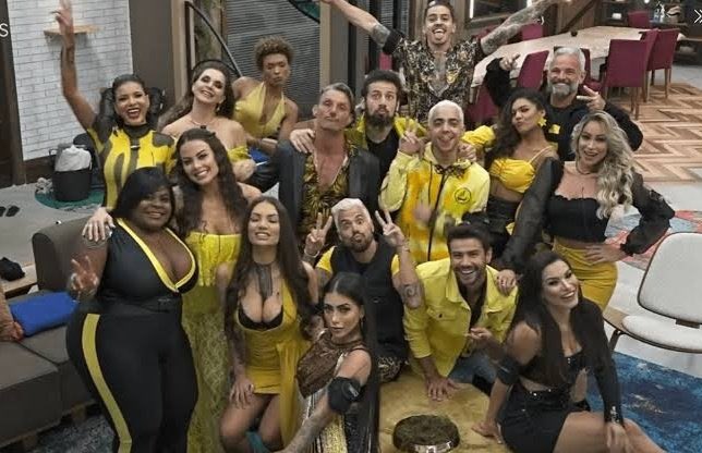 poeticsz's tweet photo. vcs gostaram mais da fazenda ou do bbb?? https://t.co/6jVDUiREyb