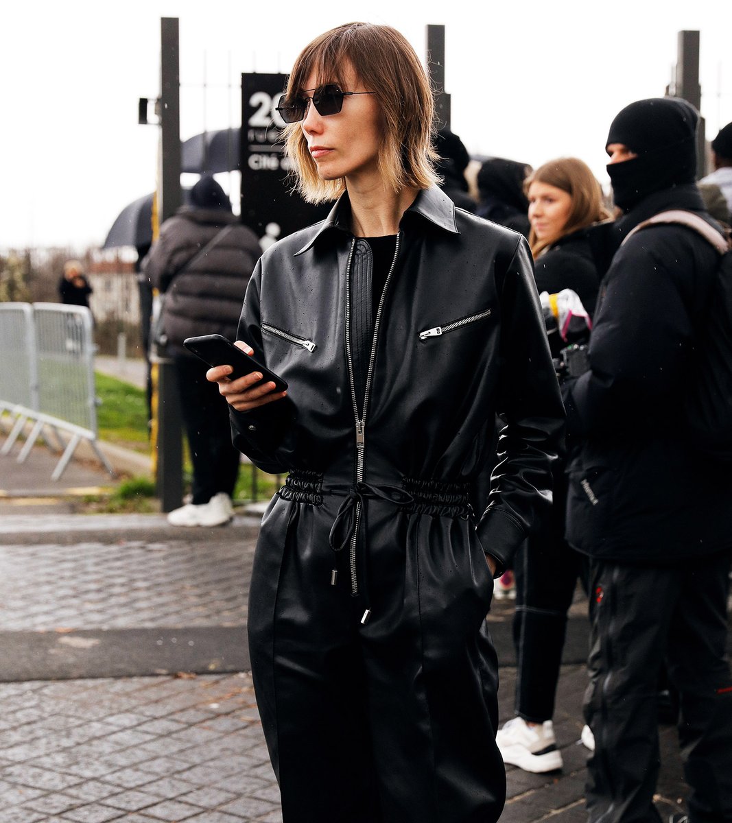 Droptokyo スタイリスト エディター ファッションディレクターのanya Ziourovaさんをパリでスナップ T Co Ipzpfhuvwk