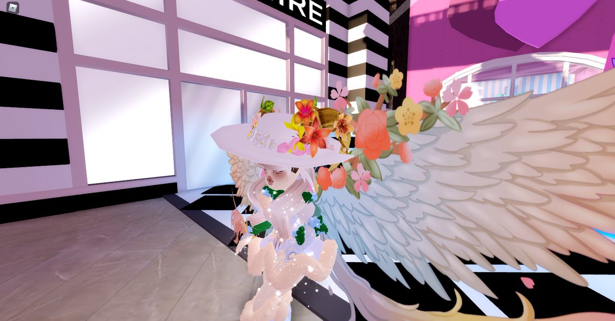 IrkrathAsteria's tweet photo. Smoll hack. 
Trip To The Market Hat x Spring Horns makes a cute horned hat look with floral blossoms!! c: 

#royalehigh #rh #royalehighoutfits #rhoutfits #rhhacks #royalehighhacks #rhoutfithacks https://t.co/cQs216Xels