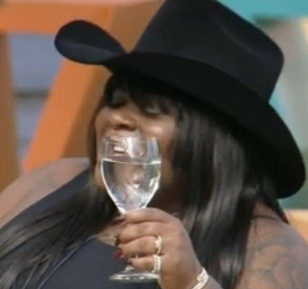 ViadinhaC's tweet photo. BANGU VIROOOOO CARALHOOOOOO VAI TOMA NO CUUUUUUU A PATROA VENCEUUUUUUUU AEEEEE PORRAAAAAAAAAA  DEUSAAAAAAAAA
#jojocampea 
#AFazenda12 https://t.co/16InOK6eEj
