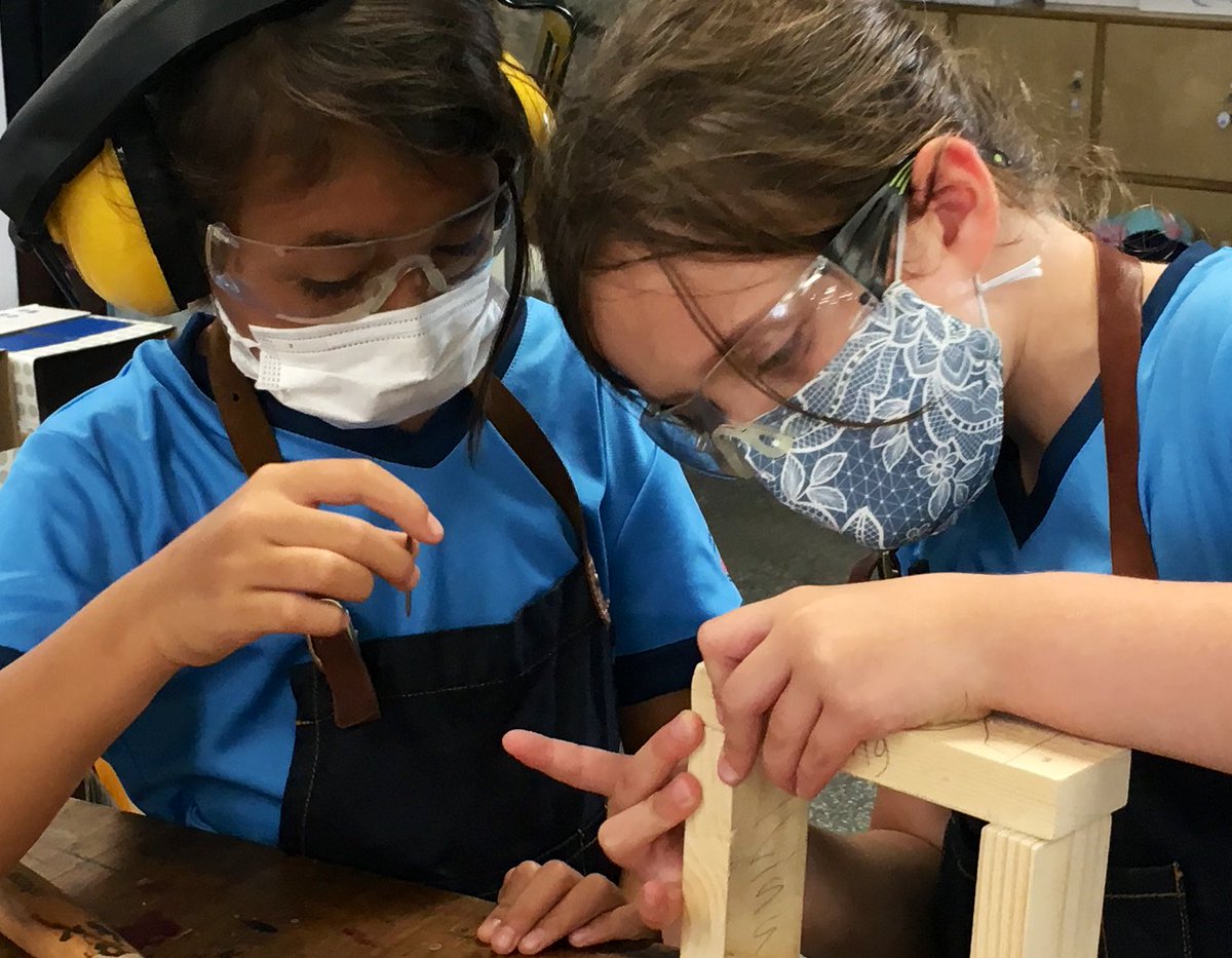 DesigingSteam's tweet photo. Explicit direct instruction (#EDI) supports a #constructivist classroom. Building students #confidence to be #selfefficient in solving a problem. #21cskills #STEMeducation @HarbourSchoolHK https://t.co/Uqx0yVdbn9