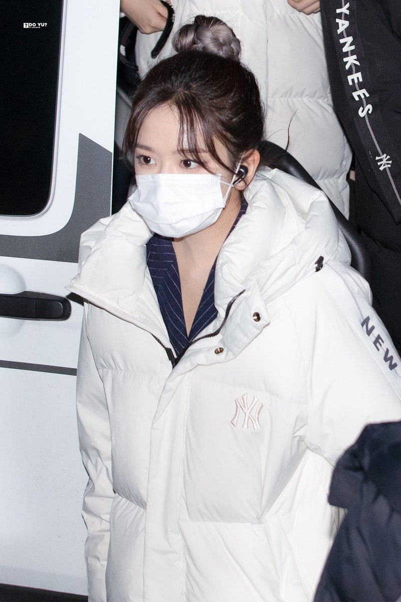 Doyu0391's tweet photo. 201217 출근

#ANYUJIN #안유진 #アンユジン
#IZONE #아이즈원 #アイズワン https://t.co/UpZOOIfsXs