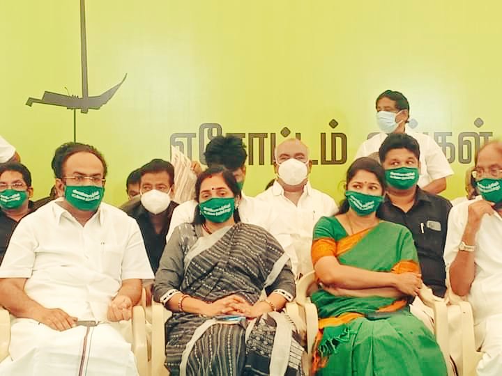 SornaAnanthDMK's tweet photo. சென்னை வள்ளுவர் கோட்டத்தில் திமுக தலைவர் ஸ்டாலின் தலைமையில் உண்ணாநிலை  போராட்டம் நடைபெற்று வருகிறது.
அக்கா @KanimozhiDMK MP அவர்கள்
அக்கா @ThamizhachiTh MP அவர்கள்
அண்ணன் @TThenarasu MLA அவர்கள் https://t.co/6er31j03BJ