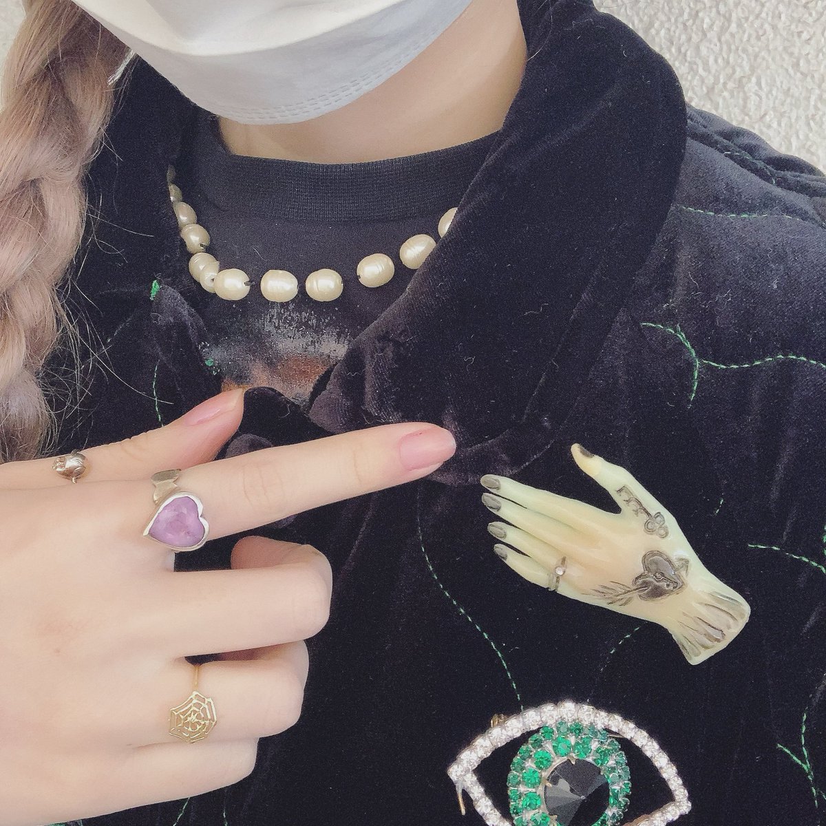 moegi_design's tweet photo. MARBLeさんでGETしたチェル氏のハンドブローチ🗝艶かしいお手手たまらない💘
#hachooo展 #chelseachiyoco #vintagehand https://t.co/tf4Gv2PFse