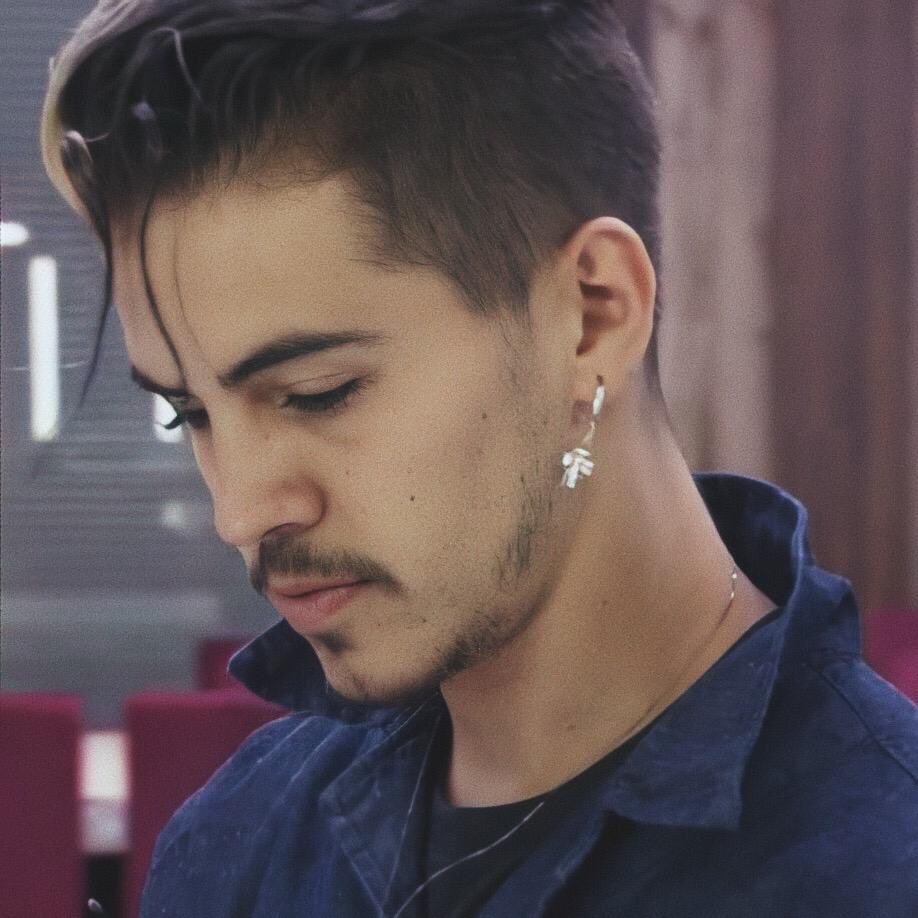 rayzzinn's tweet photo. Falei que ele iria longe no jogo e desde o início eu comecei a torcer, esqueci o passado dele, queria conhecer o novo Biel. Que bom que eu conheci, que bom que teve Biel na A Fazenda 12. Valeu a pena acompanhar a história de redenção do Menino Biel. 

BIEL NOSSO ORGULHO https://t.co/YgZwKmxjH4