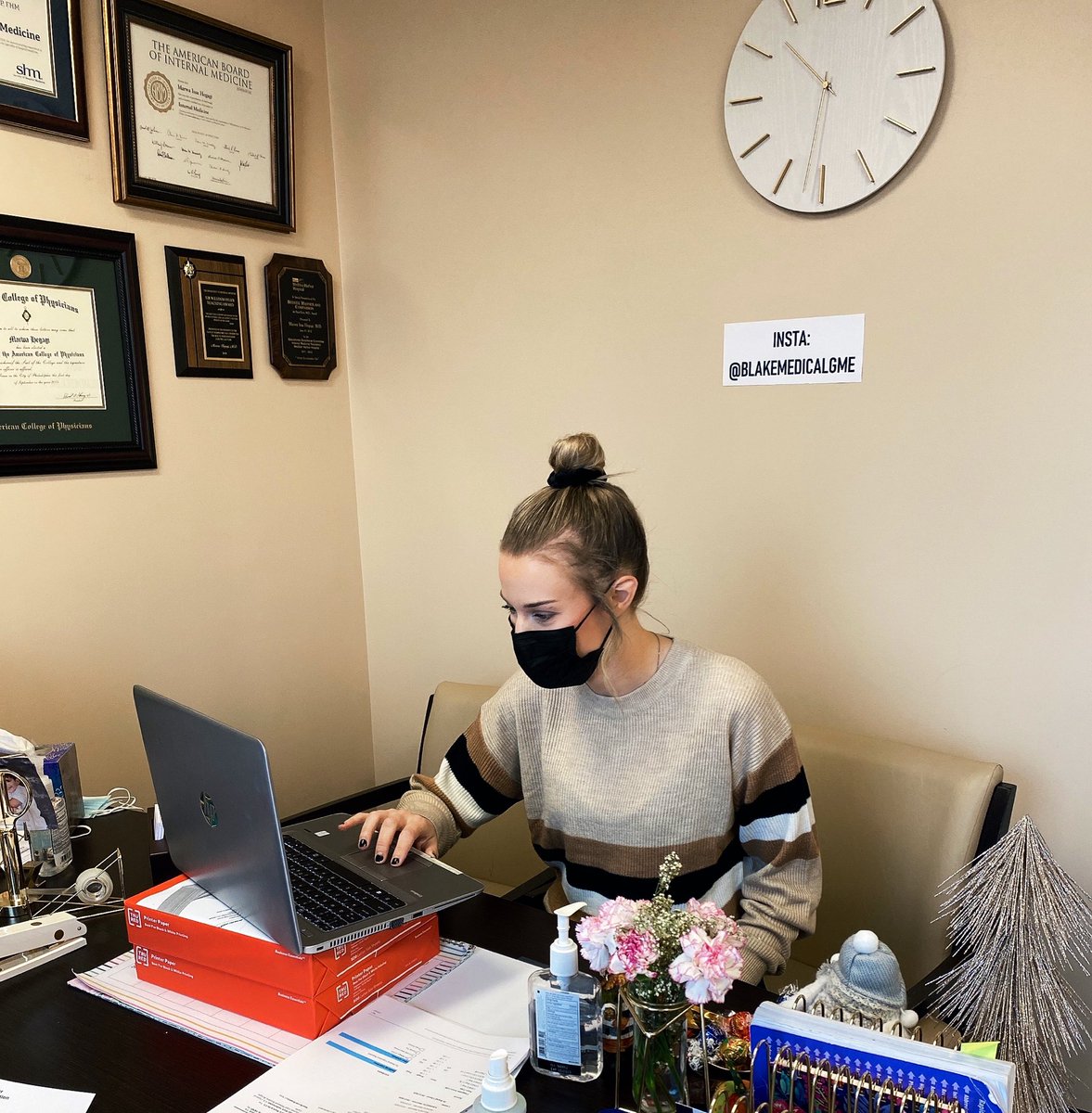 ResidencyBlake's tweet photo. If you want the job done no one can do it like Rachel👌, Meet our GME IM coordinator Rachel Tillman Minutes before starting the interview day🤩 #WeValueOurCoordinator #BlakeFamily #IMProud @BlakeMedCenter #match2021 https://t.co/80blh7taXc