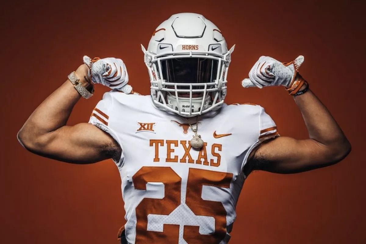 BunsenBurnerBen's tweet photo. @chrisgb002000 @ColtMcCoy @CoachBradMcCoy #Halletsville https://t.co/jenhX9Tpex