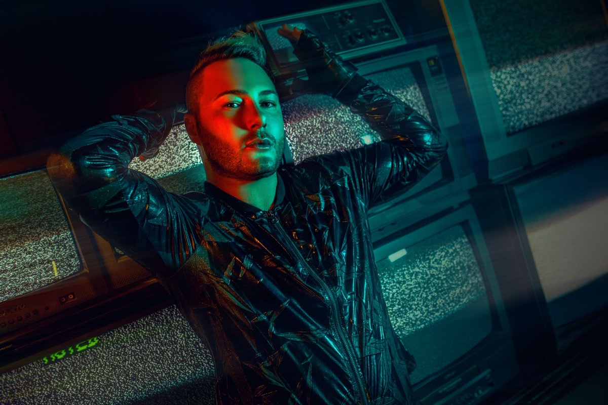 danny_dymond's tweet photo. my emotions are static ⚡️💎✨
#recordingartist #Canadian #housemusic #electronicmusic 
📸 @andreahunterphotography on Instagram https://t.co/1xFCEcOBWf