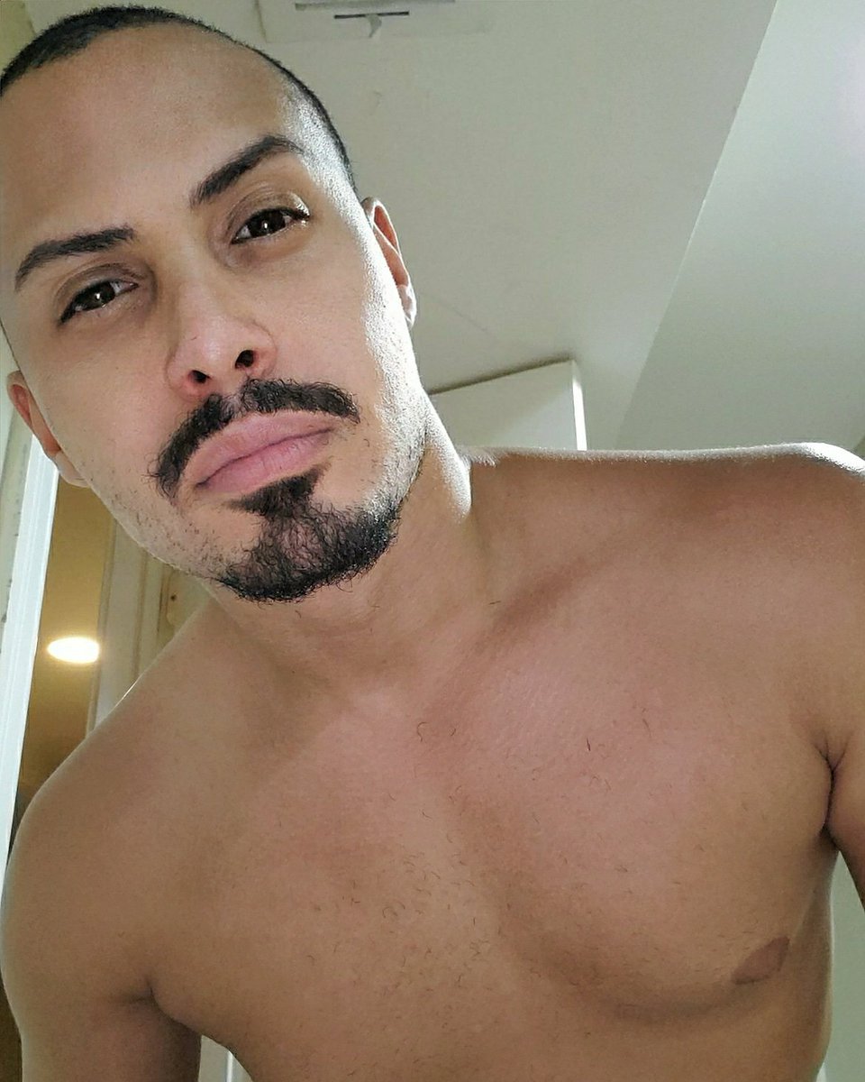 NayshaLopez's tweet photo. Lining up my facial hair (don't really know what I'm doing) and Just shamelessly taking selfies on Thot Thursday..... #thotthursday #futureMRContinental #tradeoftheseason #allstars #gay 🏳️‍🌈 #gayboysofinstagram #puertoricanboy 🇵🇷 #stache #workinprogress https://t.co/JErfLylbnU