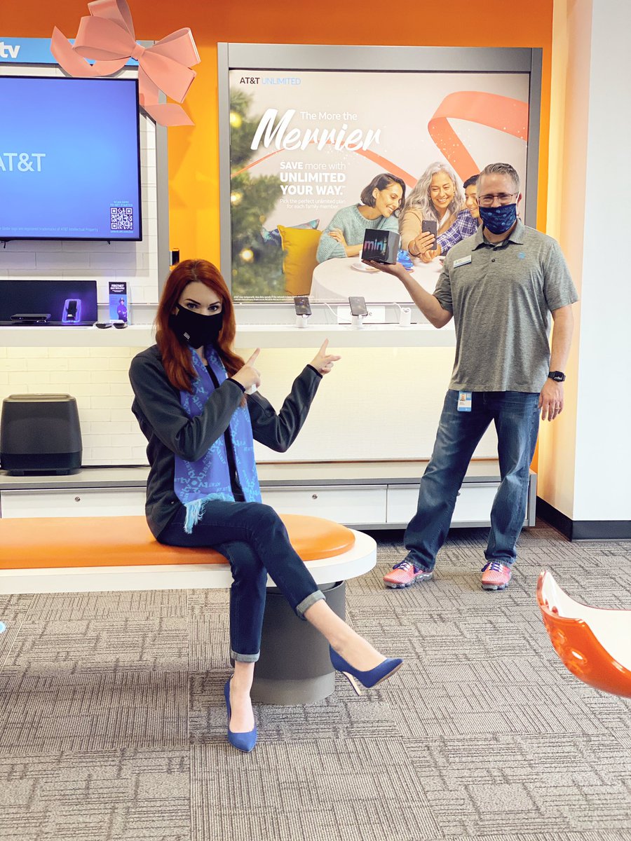 Amanda_K_Romero's tweet photo. Personally delivering goodies from our first #MatchUp contest 🎁

Can’t wait to deliver more 🔥 prizes to our #SparkFast winners - who’s gonna lock in and win?

#FireNationAZ #PIE #BringTheHeat #GoWest #LifeAtATT @AlyssaMoore_12  @DesertSW_ @gowestregion https://t.co/JjcXaXjjEe
