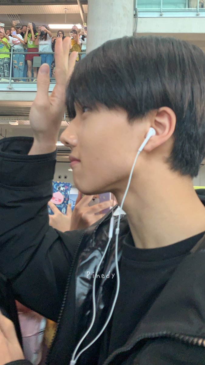 bluehecticx's tweet photo. ขอร้องเลยจีซองกล้องสดอ่ะ จะตายเอา https://t.co/W8wx9UCWCY