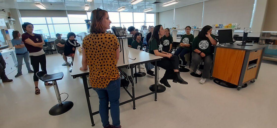MEEMLab_NZ's tweet photo. Great day at the Coastal Ecology Lab with visiting Māori and Pasifika high school students yesterday! We had a lot of fun teaching you about marine science, hope to see you in the program in a few years! @Dralicerogers @chellybiologist @VGCarrington https://t.co/Cpml6KYROb