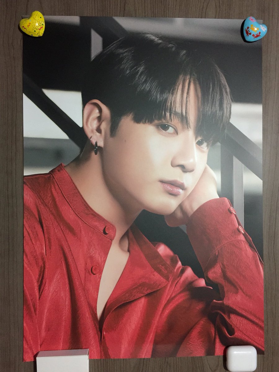 StarlingBTS's tweet photo. Selling ON:E Posters Individually (USA) $20 each 
Shipping +$5 In Tube Includes Tracking and starts on 12/23/2020 DM Me!😊
#bangtan #btsmerch #kpopmerch #btsposter #kpop #KPOPSELLING #bangtanmerch #kpopstore #btsphotocards #kpopposter #kpoptrade https://t.co/eJ6MKWleWe