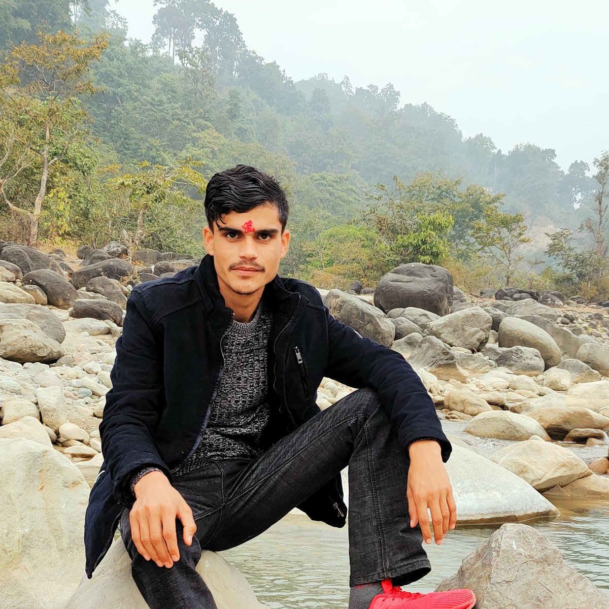 जिन्दगी को हिसाब कहाँ बिग्रियो बिग्रियो
न खुसि जोड्न सकियो ,न दुख घटाउन ।
