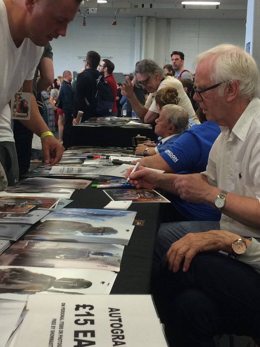 #ThrowbackThursday July 30, 2016 - London Film & Comic Con... to my right, Peter Mayhew, Kenny Baker, and Jeremy Bullock. To my left (off camera) were Gary Kurtz, and David Prowse. 

Just over four years later and now all five of these gentlemen has left us. https://t.co/4yvTqEb830