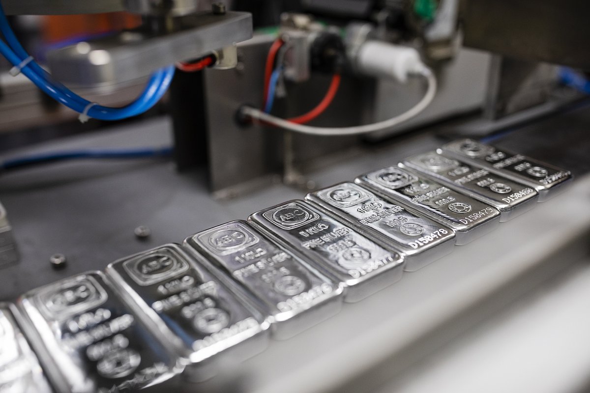 ABCRefinery's tweet image. #ABCRefinery has a significant capacity to refine Silver (AG). We accept the full range of high, medium and low grade inputs. 

#gold #silver #refinery #australianowned