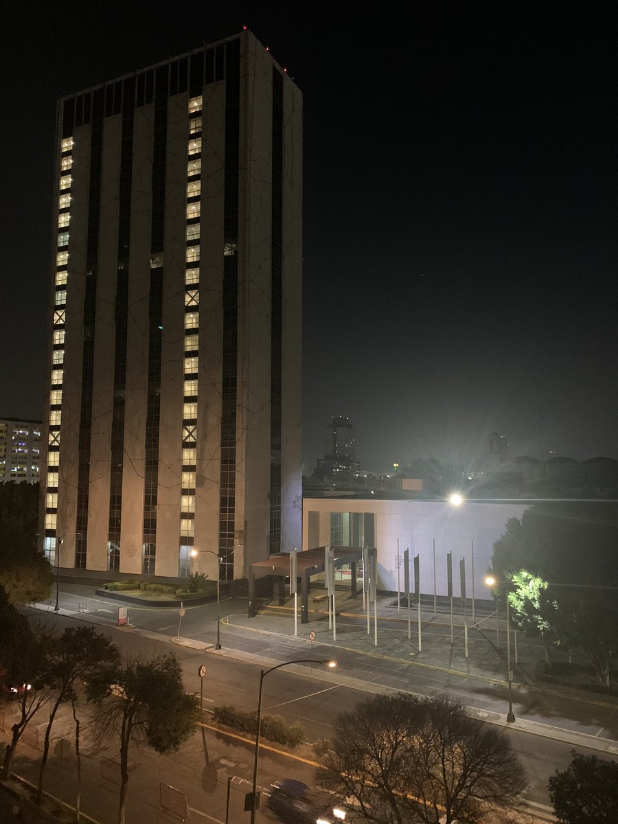 RodrigoGaribay_'s tweet photo. Una noche decembrina #Tlatelolco 🙃 https://t.co/n6BrNwKU6s