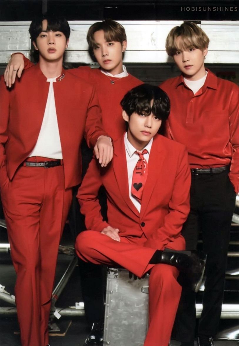 hobi_sunshine13's tweet photo. [scan] MOTS ONE mini photocard  JIN SUGA JHOPE V

#btslifegoeson #btsdynamite #btsmagazine #BTS #BTSARMY #RM #NUMJOON #JIN #SUGA #JHOPE #HOBI #HOSOEK #JIMIN #V #Taehyung  #JUNGKOK #JK  #BTSPICTURE #mapofthesoulone #btspics #MOTS #MOTSONE https://t.co/VHf1bAloXm
