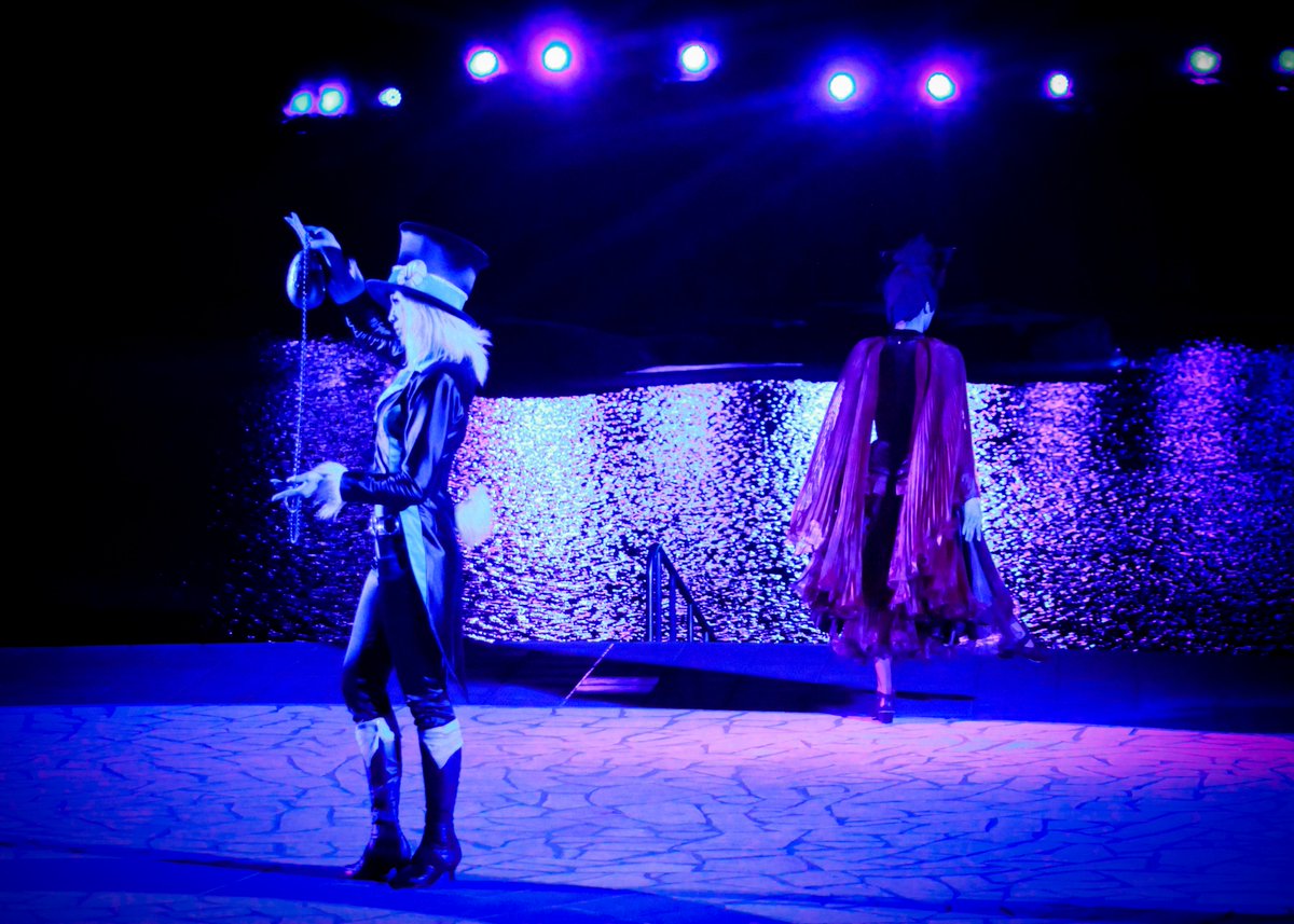 ラグーナテンボス ラグナシアで開催中の花火スペクタキュラ ミスティノーチェ 花火 映像 ショーエフェクト ショーキャストのパフォーマンスがコラボレーションし 冬の夜空を彩ります 開催期間 12月19日 24日 26日 31日 T Co