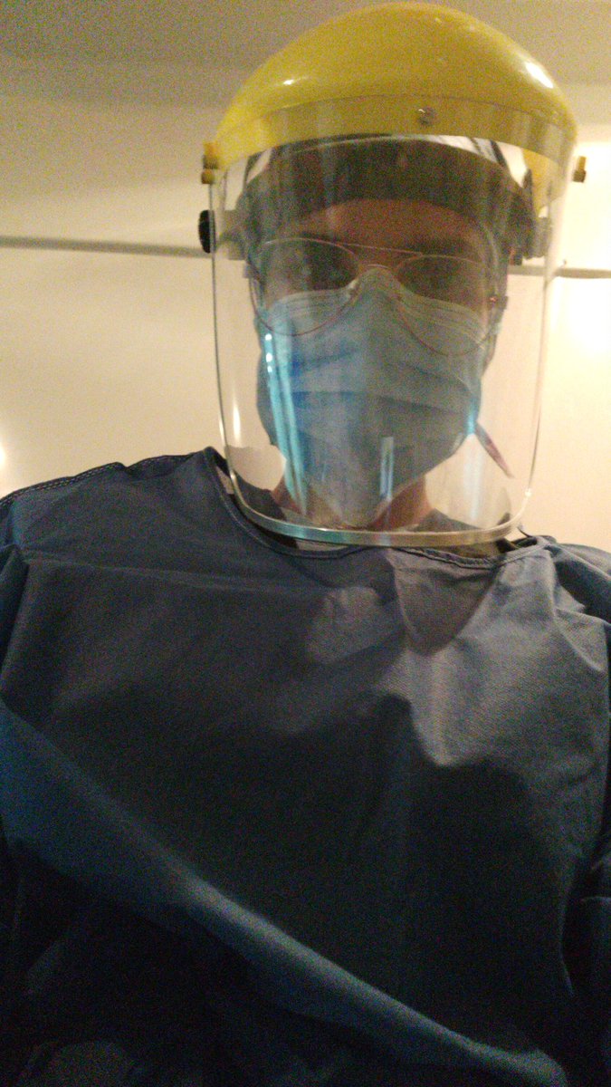 Aycf10's tweet photo. Sigo trabajando en esta pandemia aguantando mascarilla y casco por 24 horas en guardia en el hospital , por todo esto #nadiesecansa #cacesinjusto @JuanMaGarciaSam @Caces_Ec @MSPEcuador @ursulastrengech @el_telegrafo @teleamazonasec https://t.co/dFuikHjIa3