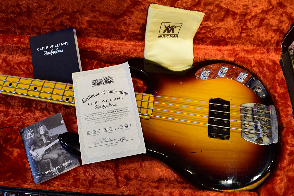 イシバシ楽器新宿店 全世界的ロックバンド Ac Dcのベーシストcliff Williamsが愛用してきたmusicman Stingrayを再現したモデルが限定にて登場 Cliff Williams Icon Series Stingray Bass 世界26本限定で国内入荷はこの1本のみとなっております お