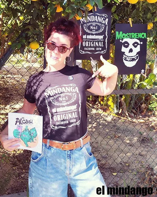 El_Mindango's tweet photo. 😎 Os presento a Marta, rojalera de nasimiento. Es una grandísima ilustradora y autora de @ElAlcasil  además de ser una  mindanga.Marta y sus alcasiles han sido proclamados como mis fans número 1 de la huerta.Muchísimas gracias por compartir esta FOTACA. Original Mindango's Crew. https://t.co/qOtHy2ouOE