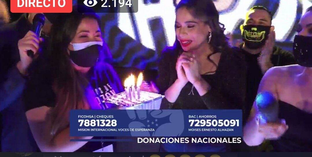AngieFloresFan's tweet photo. Le celebran el cumpleaños en vivo con pastel y cantando el Happy Birthday a @AngieFloresHn en concierto "Honduras por Honduras"
.
#AngieEnHnPorHn 
. https://t.co/O6dHDCN327