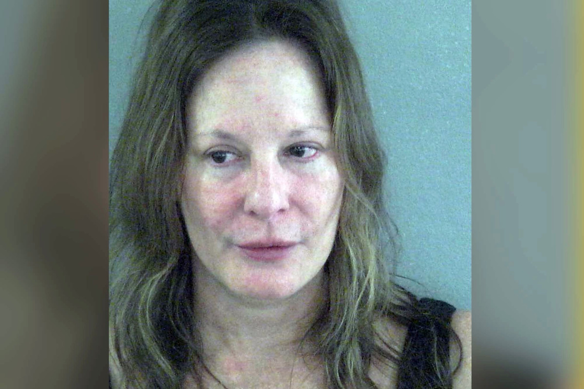 Florida woman allegedly stabs sister with Christmas ornament