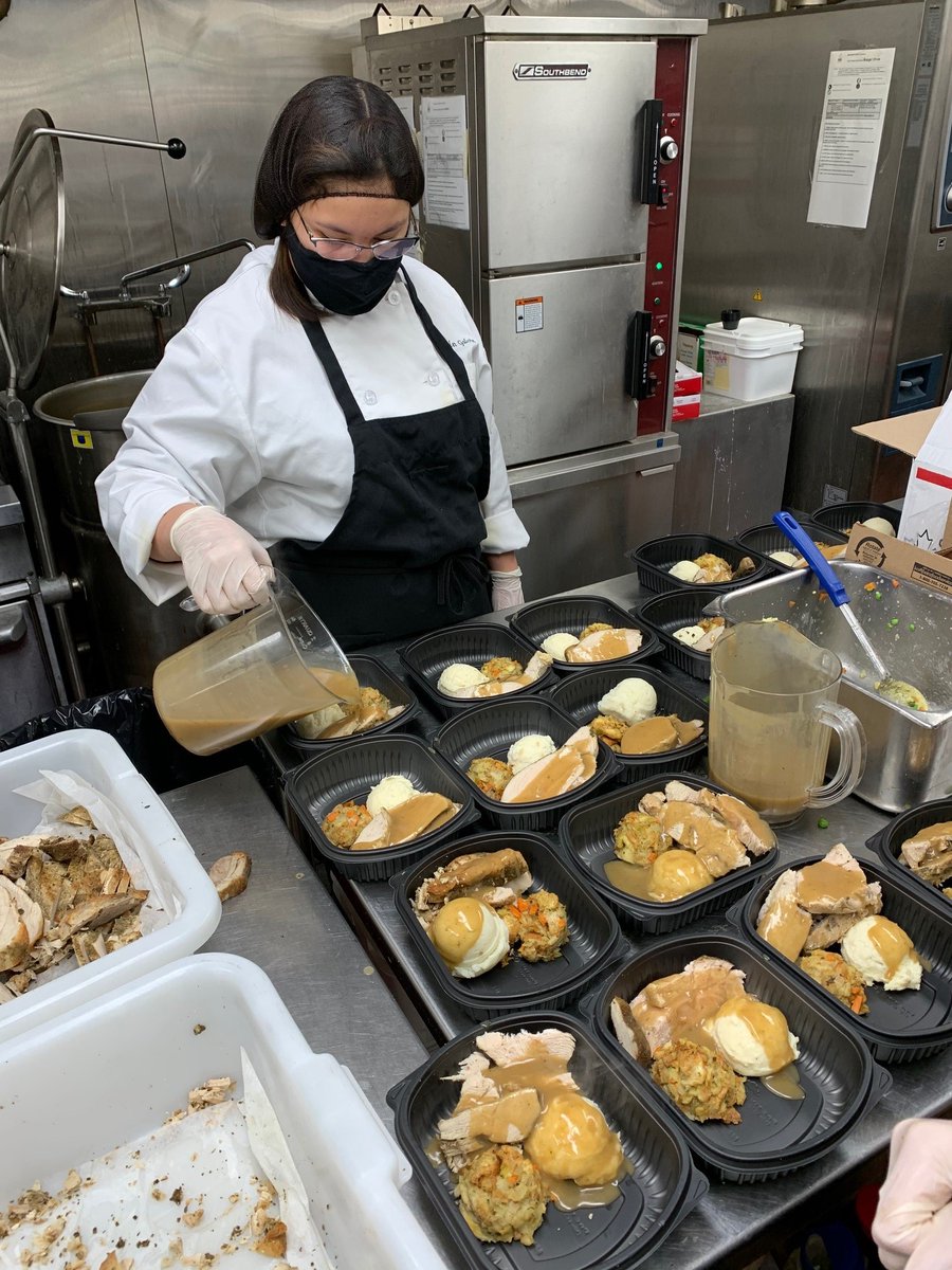 CPRSS_BSD's tweet image. CP Student Services, Culinary teachers and students,  have been busy prepping, cooking and putting together turkey dinners for our entire school community. Every student and staff member will receive a traditional holiday meal this year.  #crocuscommunity #give @BrandonMBSD