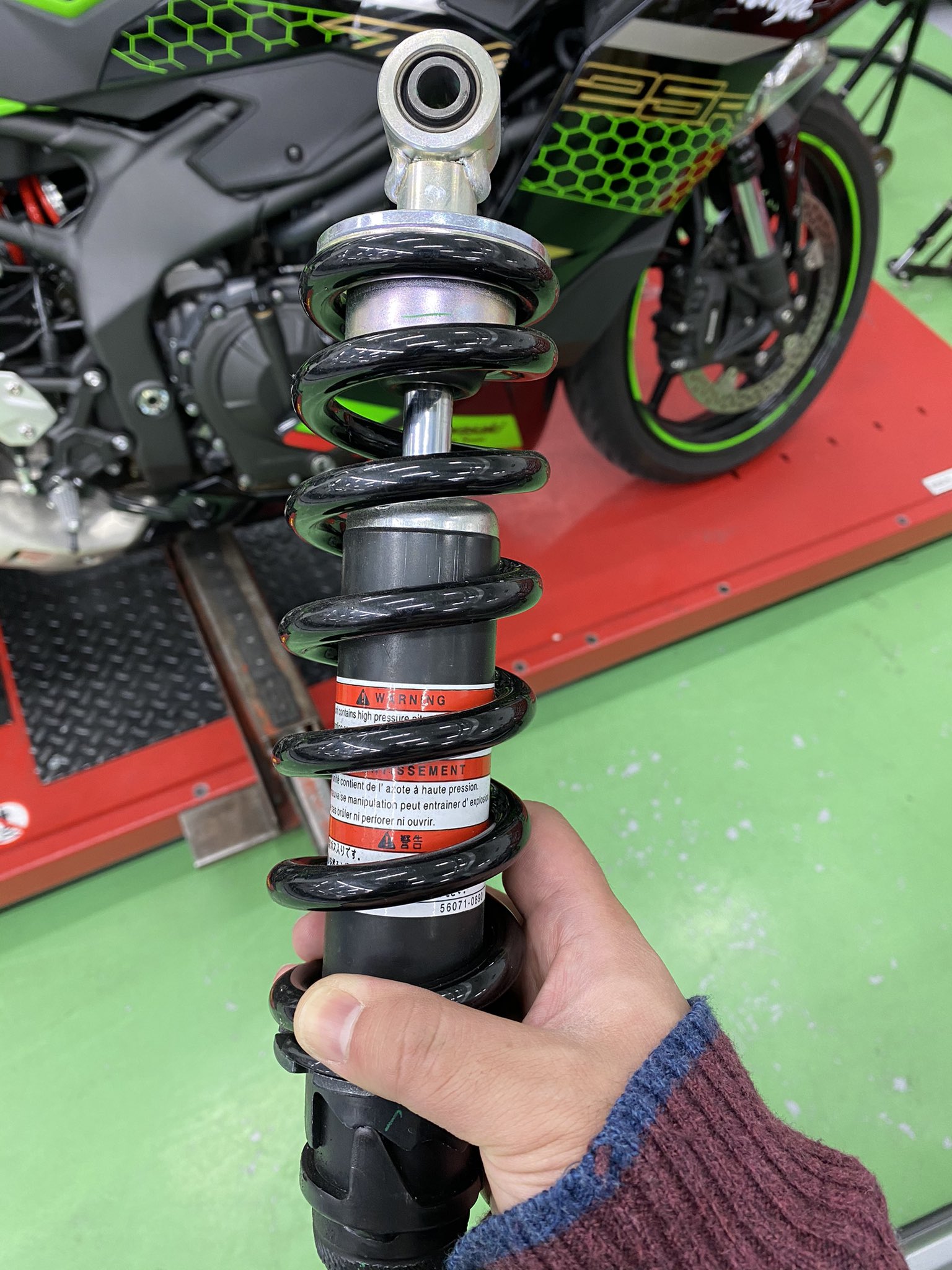 カワサキ zx25r リアサスペンション yss