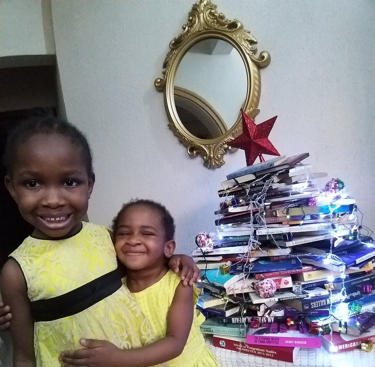 thereadingmomng's tweet photo. Our #booktree is up!💃💃💃💃💃

Thanks to @thebookwormcafeng for inspiring me to do this. It took a whole year to get around to it but we finally did it 😁

#thereadingmom #christmastree #christmasbooktree🎄 #booktree🎄 #booktreechallenge #booktrees #litdecember #booklovers https://t.co/XqIXscQ5nb