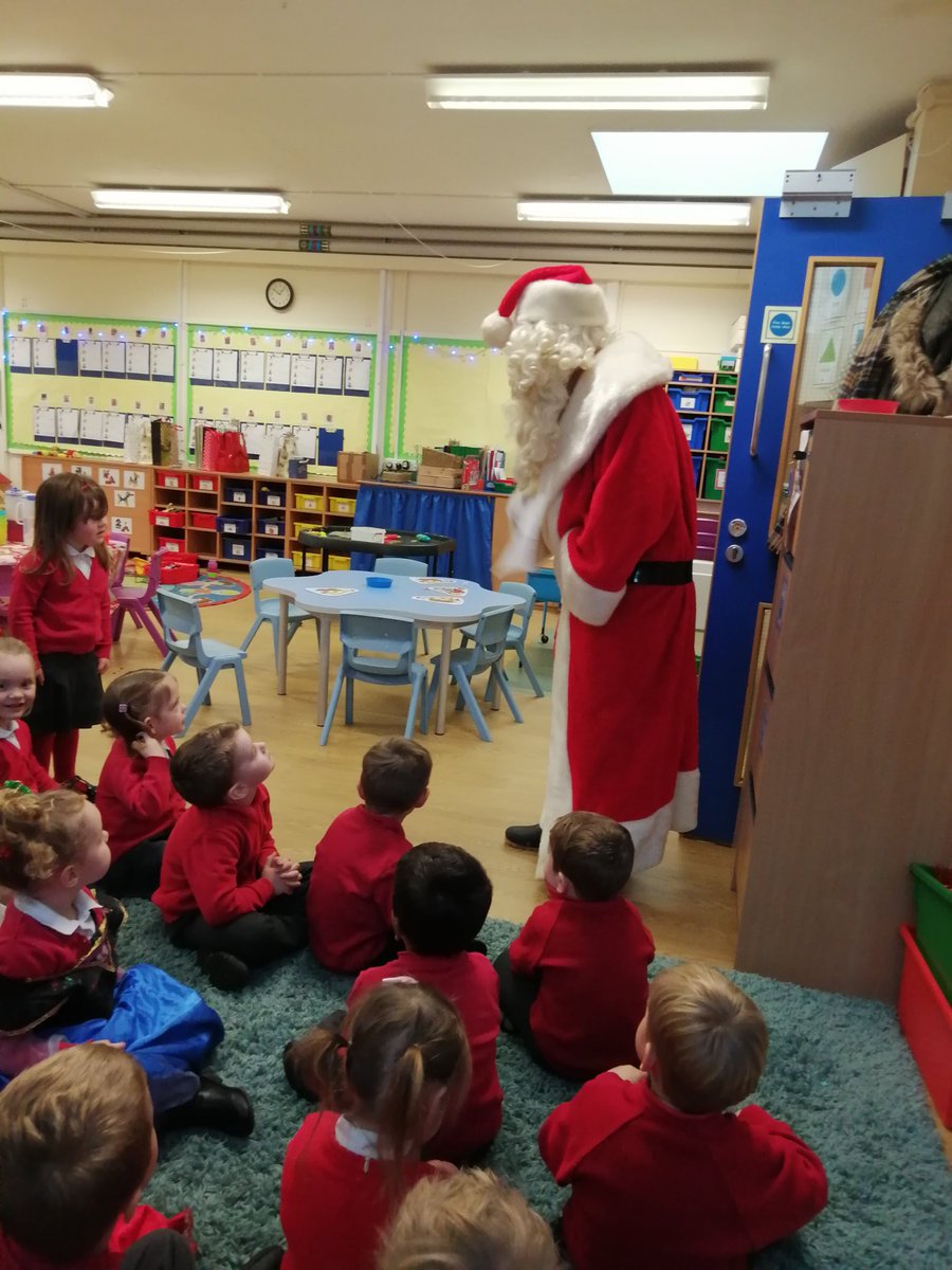 WhetstoneNurs's tweet photo. Nursery had a surprise visit from Santa today! He wanted to check that we had all been good! https://t.co/YZMc6OejhC