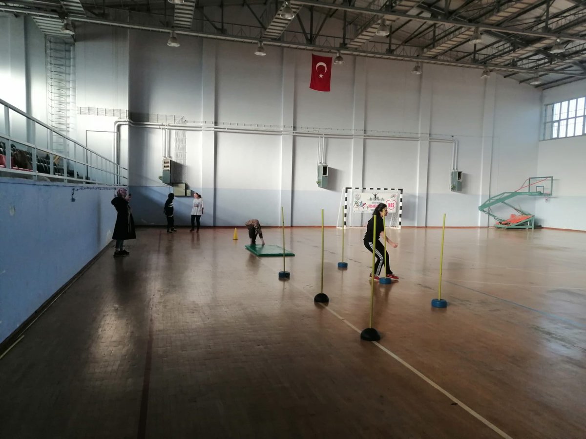 GSB_Yozgat's tweet photo. Salonlarımız sporcularımız ve vatandaşlarımızın hizmetinde, Şefaatli İlçe Kapalı Spor Salonumuzda POMEM'e hazırlık kursu maske, mesafe, hijyene uyularak gerçekleştiriyor. https://t.co/nX2JO9YO8T