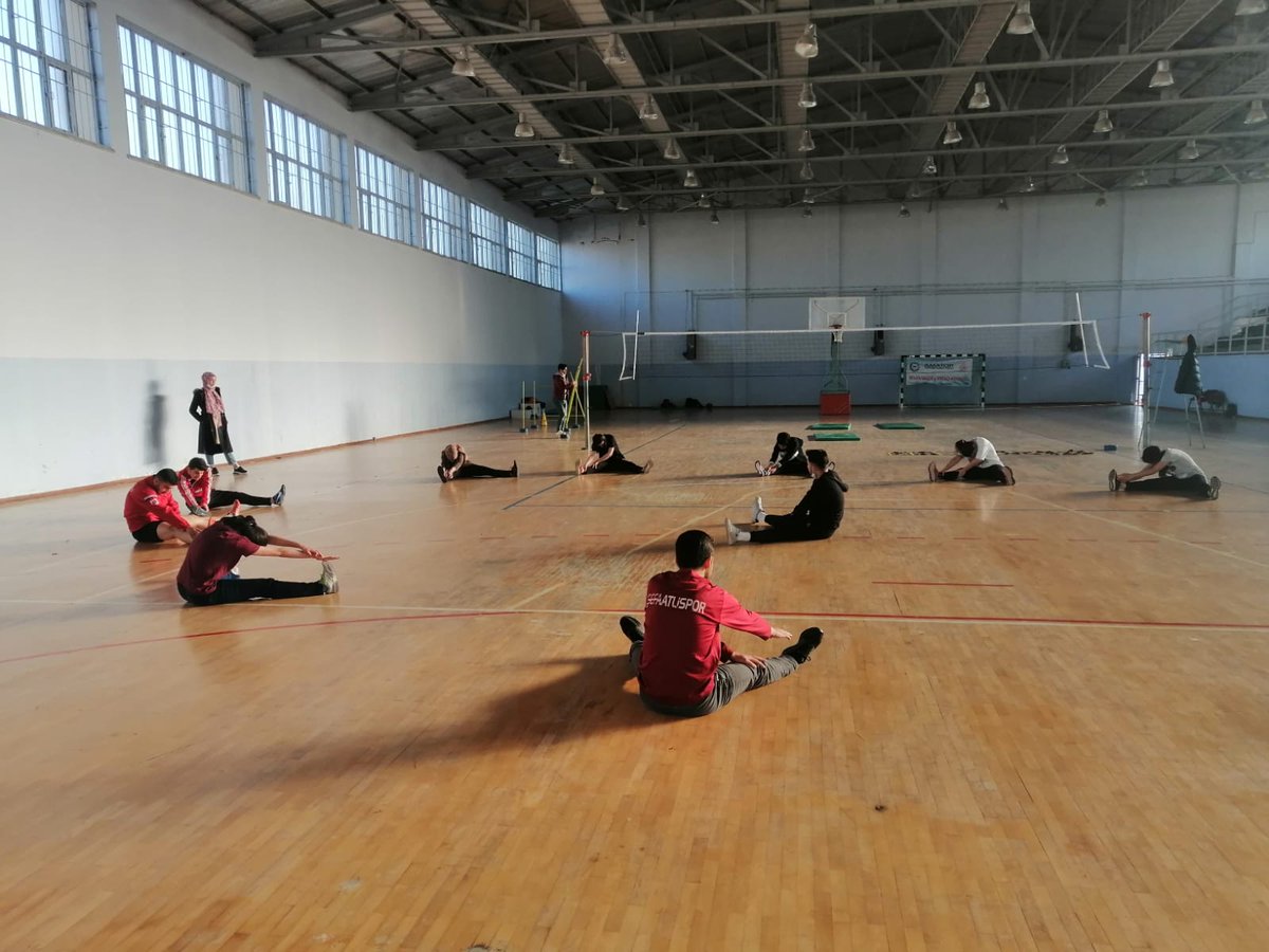 GSB_Yozgat's tweet photo. Salonlarımız sporcularımız ve vatandaşlarımızın hizmetinde, Şefaatli İlçe Kapalı Spor Salonumuzda POMEM'e hazırlık kursu maske, mesafe, hijyene uyularak gerçekleştiriyor. https://t.co/nX2JO9YO8T