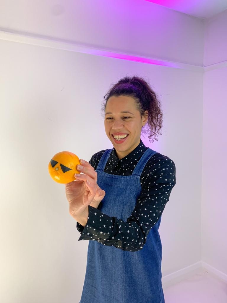 An orange orange by the name of orange! Lots of people have told us that The Orange Song is their favorite part of We Cover the Universe! We loved seeing 3 generations of a family dancing along at our last show. 

Final shows this weekend!
barbican.org.uk/whats-on/2020/…