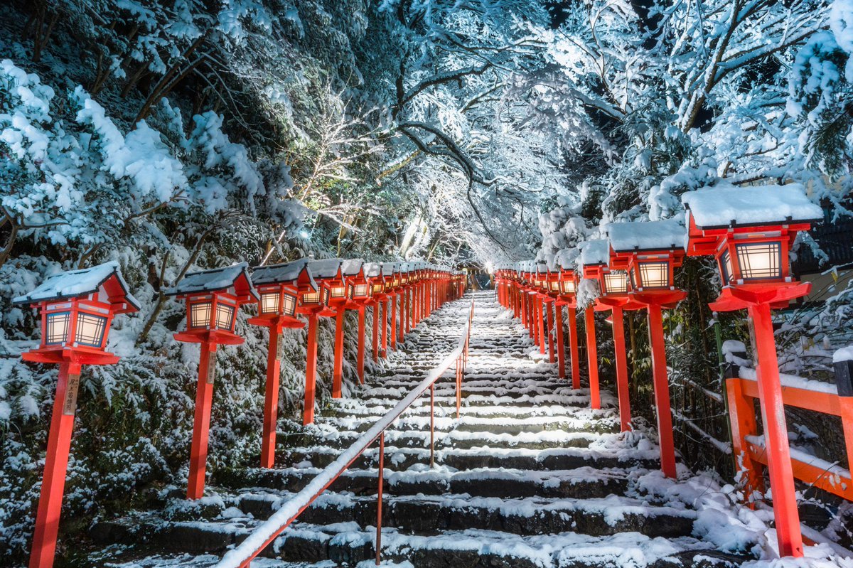 RUIRUl's tweet photo. 雪積もった貴船神社がきれいすぎた！！！
はじめてまともな雪の写真とれてうれしみ⛄ https://t.co/htJBtH0gIj
